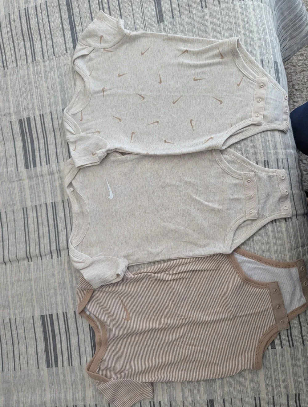 Nike Neutral Baby Bodysuit 3piece Set- 9m